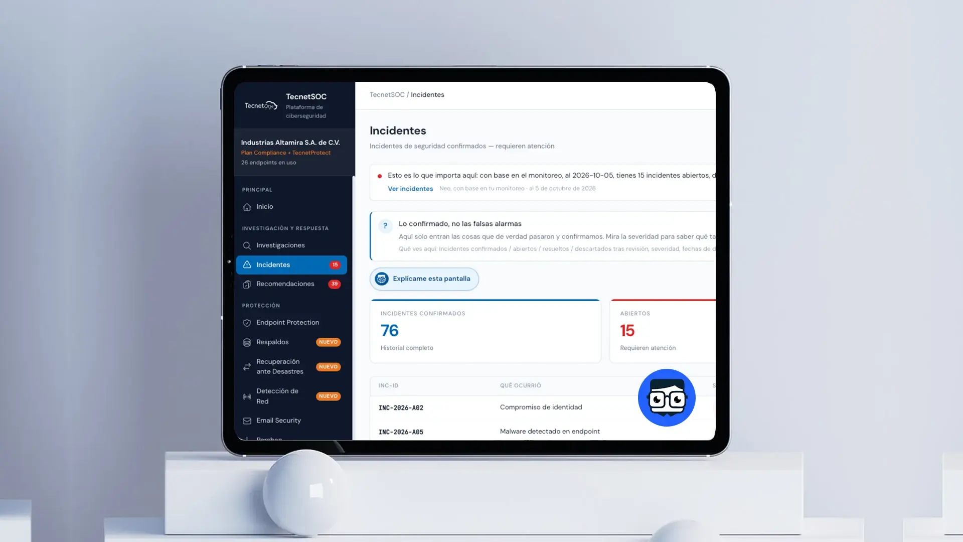 Portal de TecnetSOC con el módulo de incidentes en una tableta, junto a Neo, el orquestador de IA